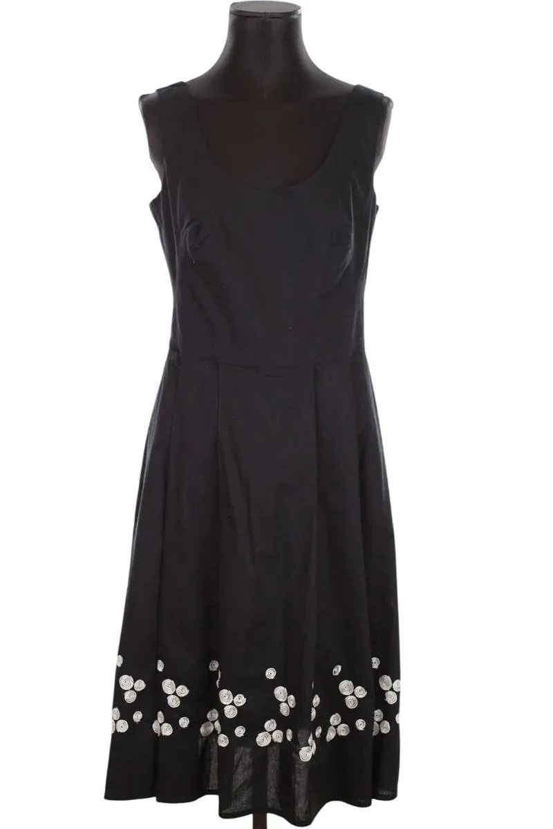 Robe de seconde main Agnès B. en coton noir pour femme, taille 42, longueur 108cm, en très bon état.