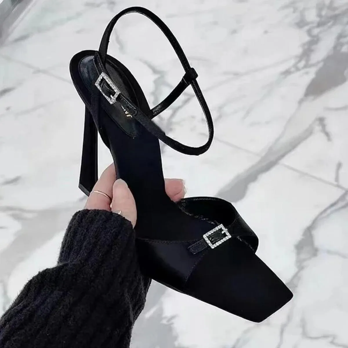 Scarpe estive da donna con tacco alto Sandali di marca Décolleté alla moda 2024 Pantofole con cinturino alla caviglia per abito
